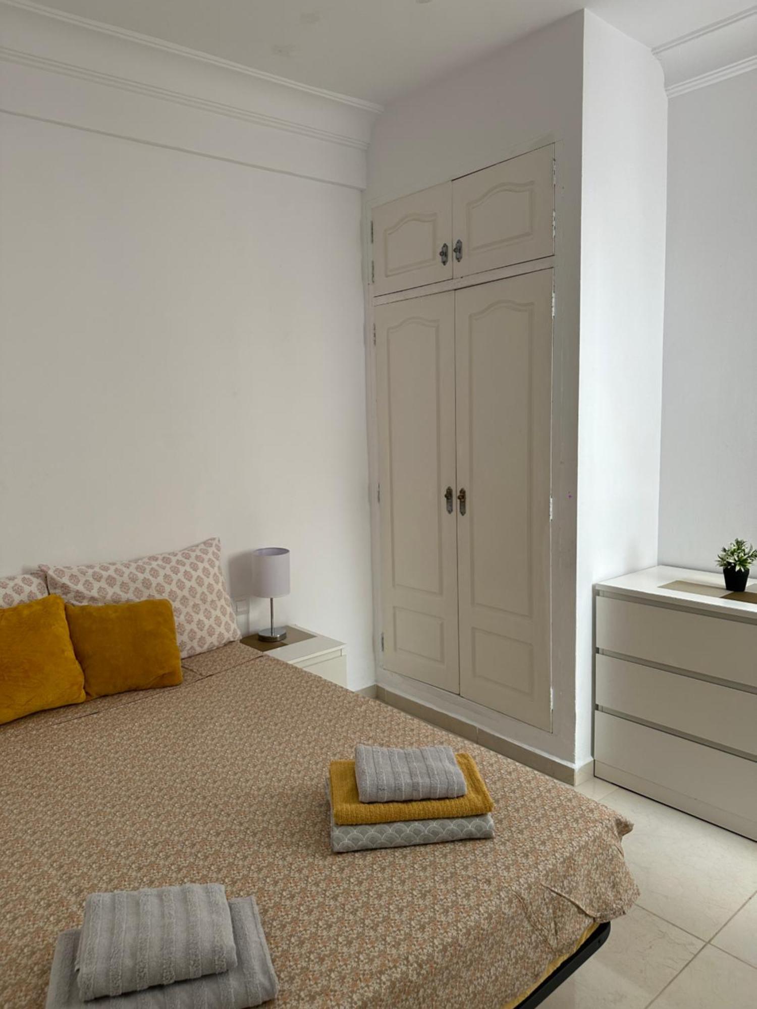Modern And Bright 5 Bedroom Apartment Del Prado غانديا المظهر الخارجي الصورة