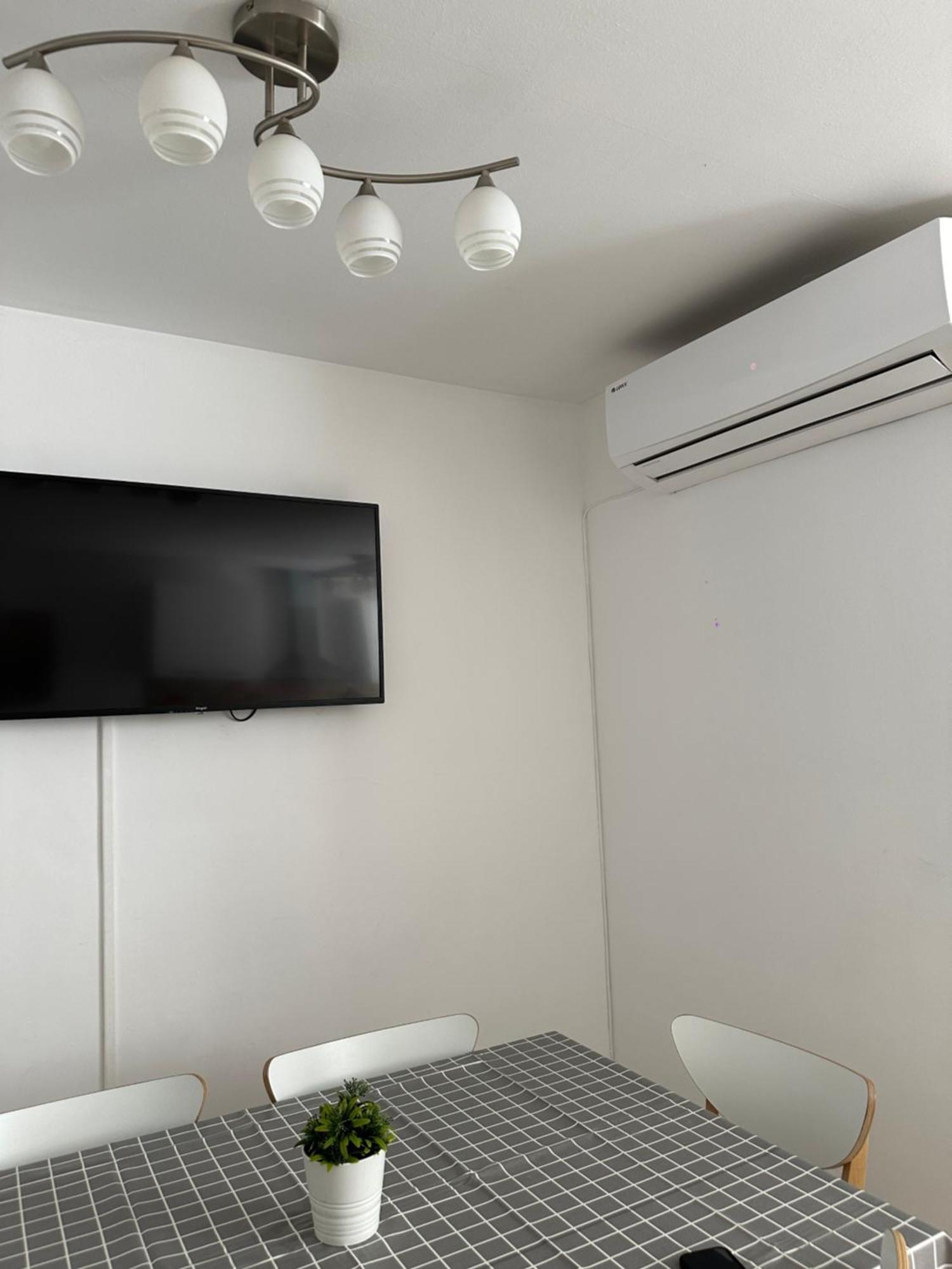 Modern And Bright 5 Bedroom Apartment Del Prado غانديا المظهر الخارجي الصورة