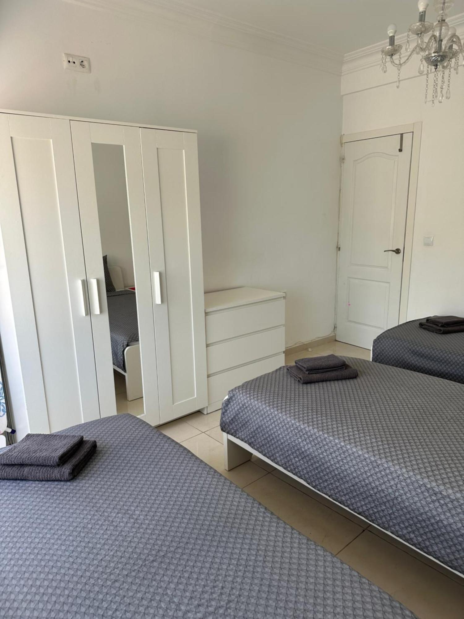 Modern And Bright 5 Bedroom Apartment Del Prado غانديا المظهر الخارجي الصورة