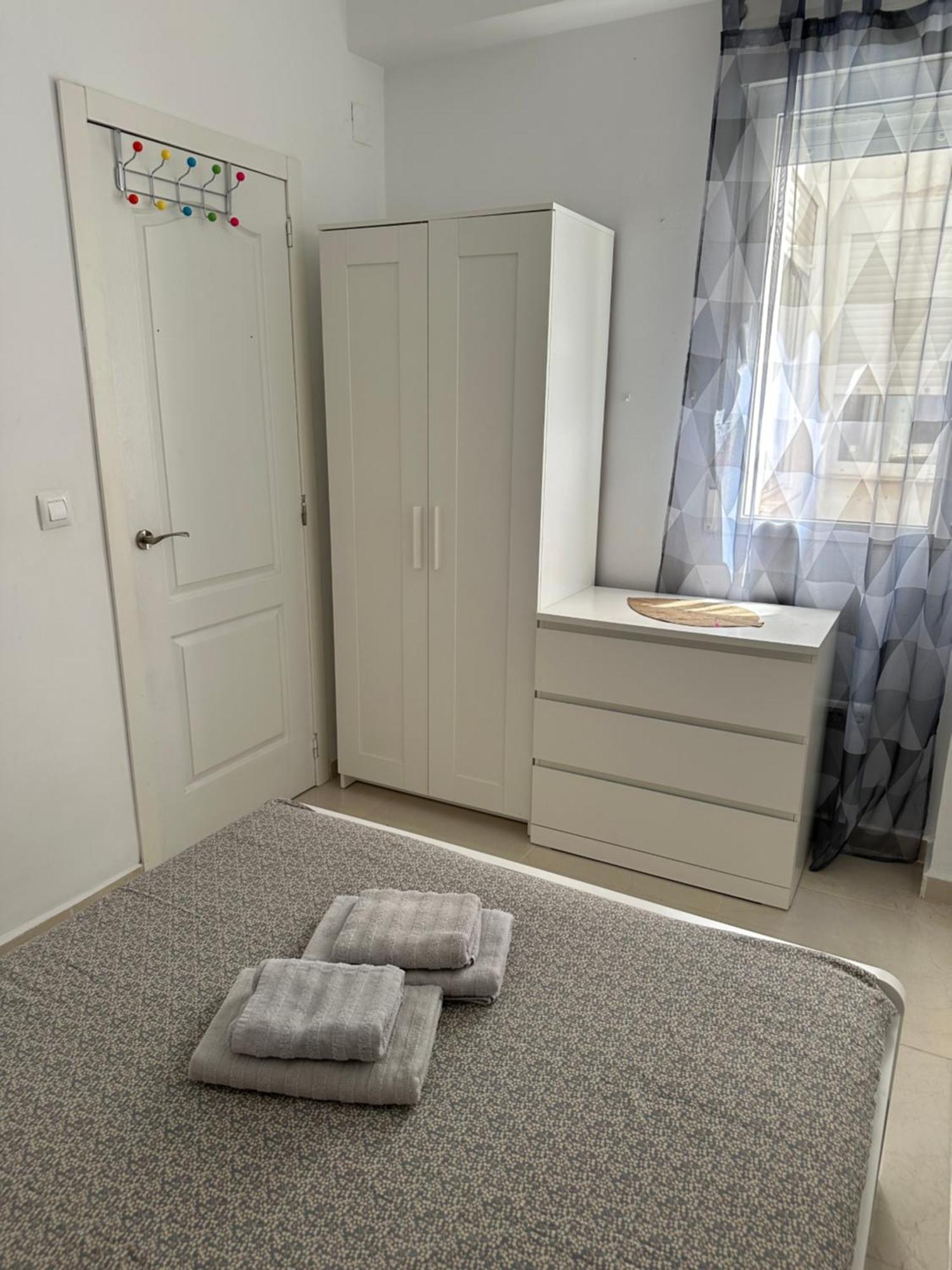 Modern And Bright 5 Bedroom Apartment Del Prado غانديا المظهر الخارجي الصورة
