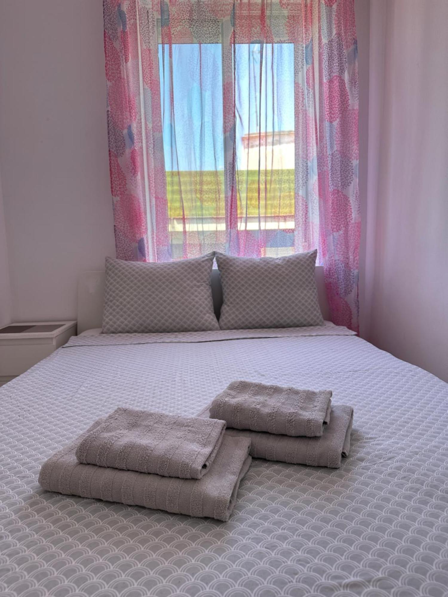 Modern And Bright 5 Bedroom Apartment Del Prado غانديا المظهر الخارجي الصورة
