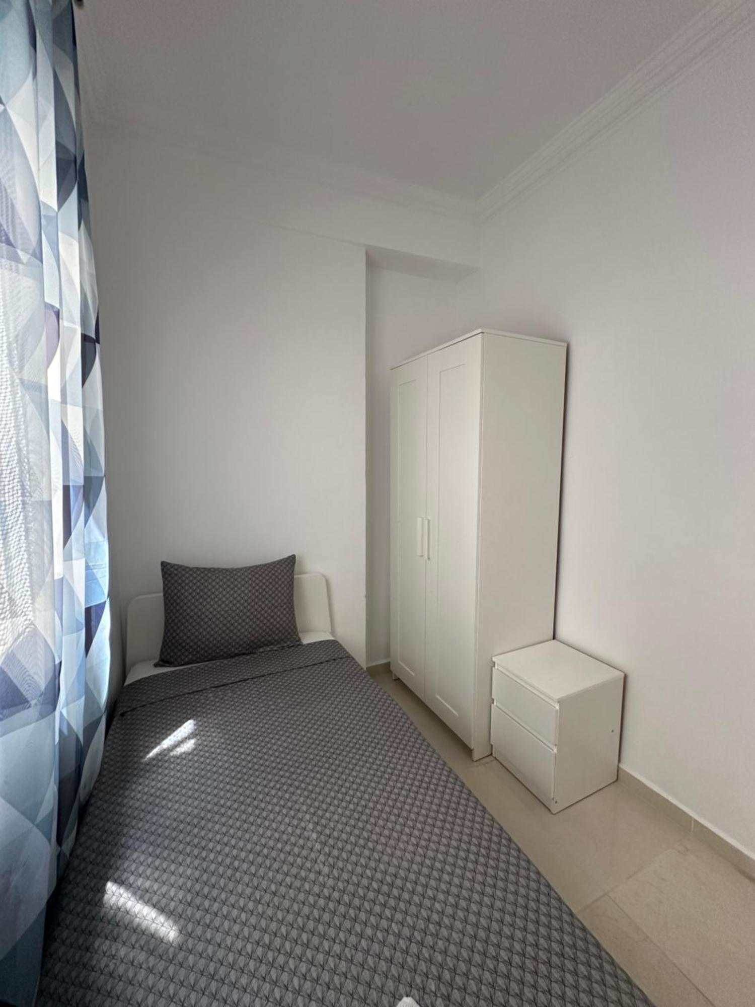 Modern And Bright 5 Bedroom Apartment Del Prado غانديا المظهر الخارجي الصورة