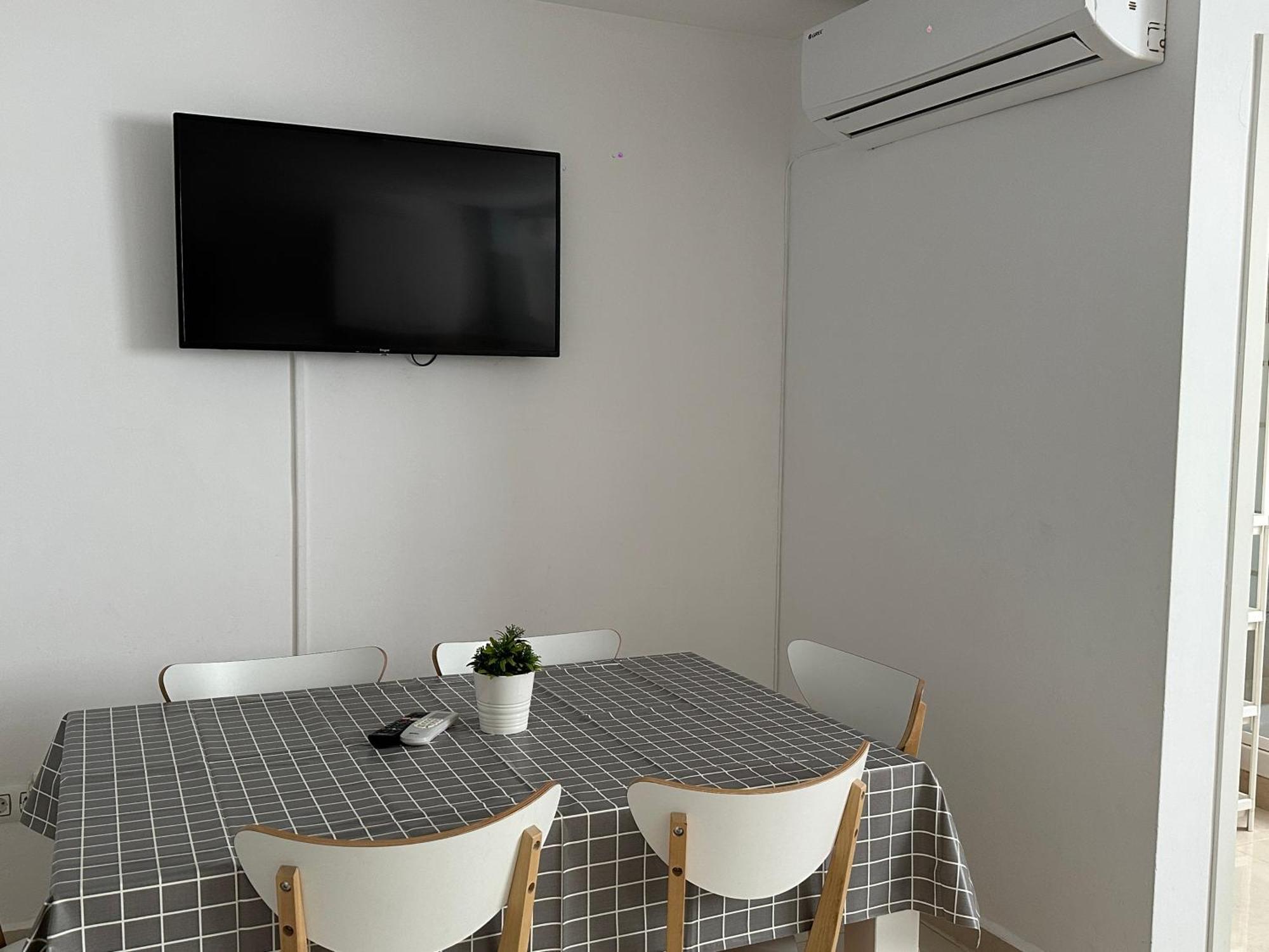 Modern And Bright 5 Bedroom Apartment Del Prado غانديا المظهر الخارجي الصورة