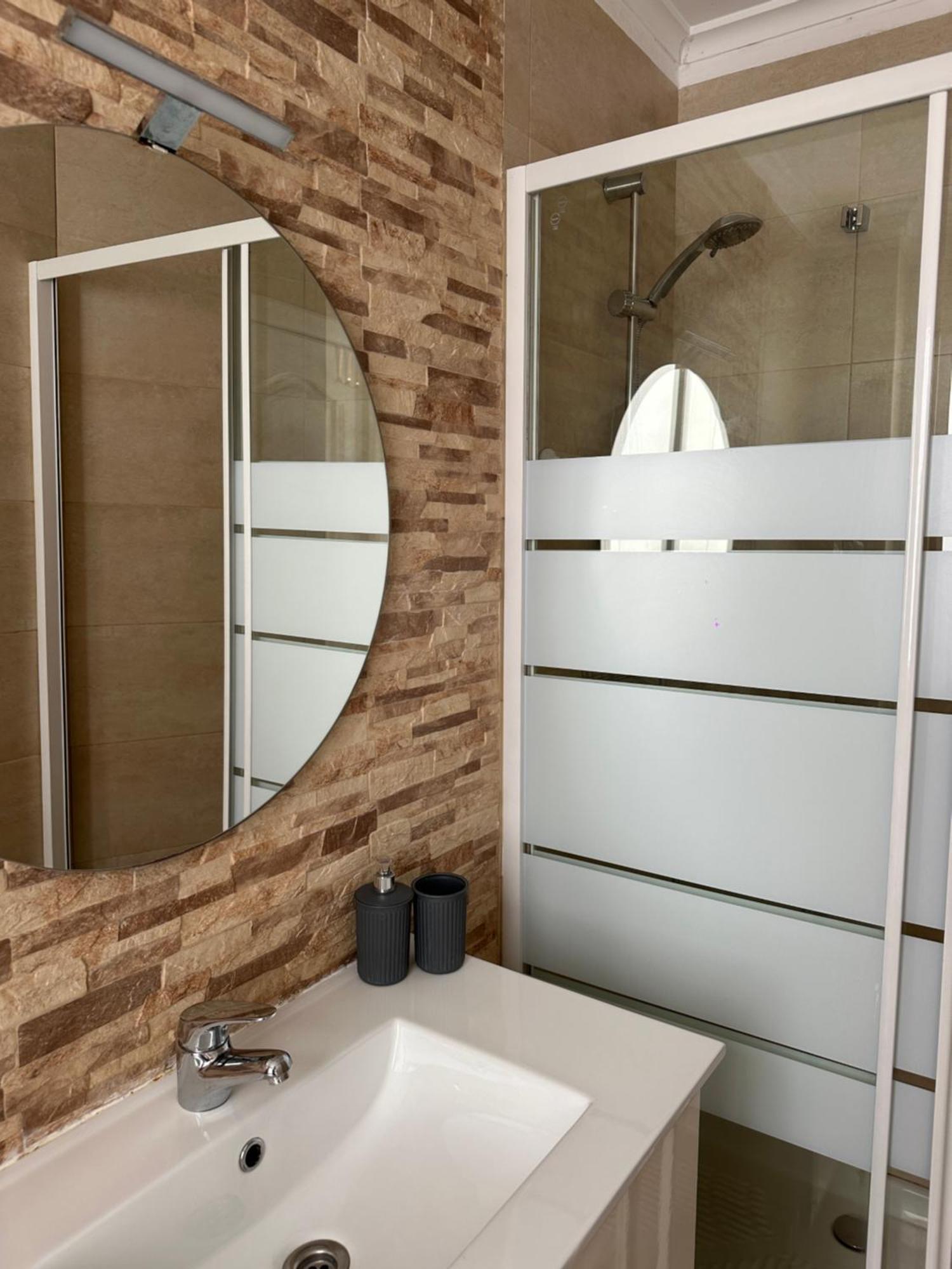 Modern And Bright 5 Bedroom Apartment Del Prado غانديا المظهر الخارجي الصورة