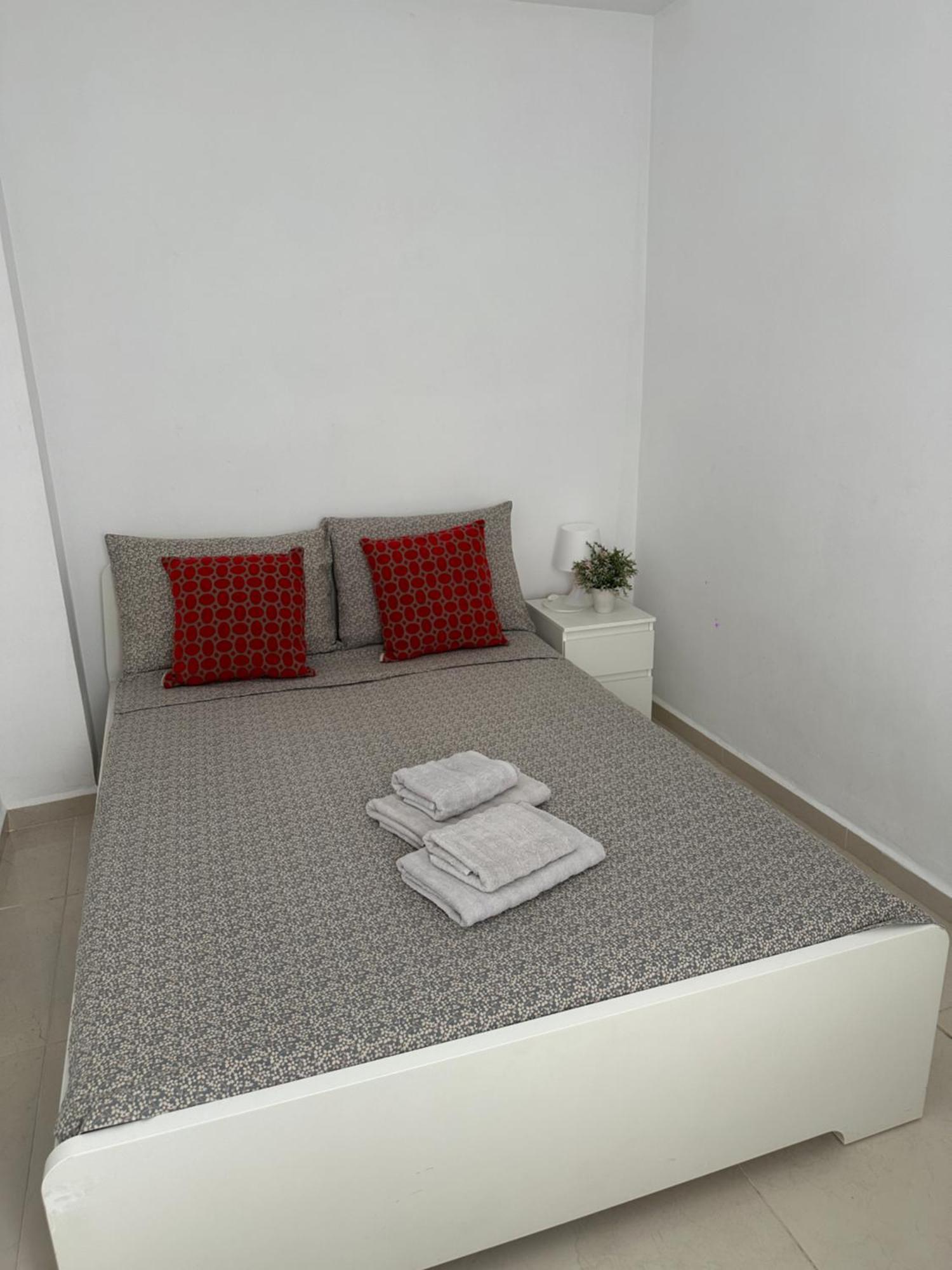 Modern And Bright 5 Bedroom Apartment Del Prado غانديا المظهر الخارجي الصورة