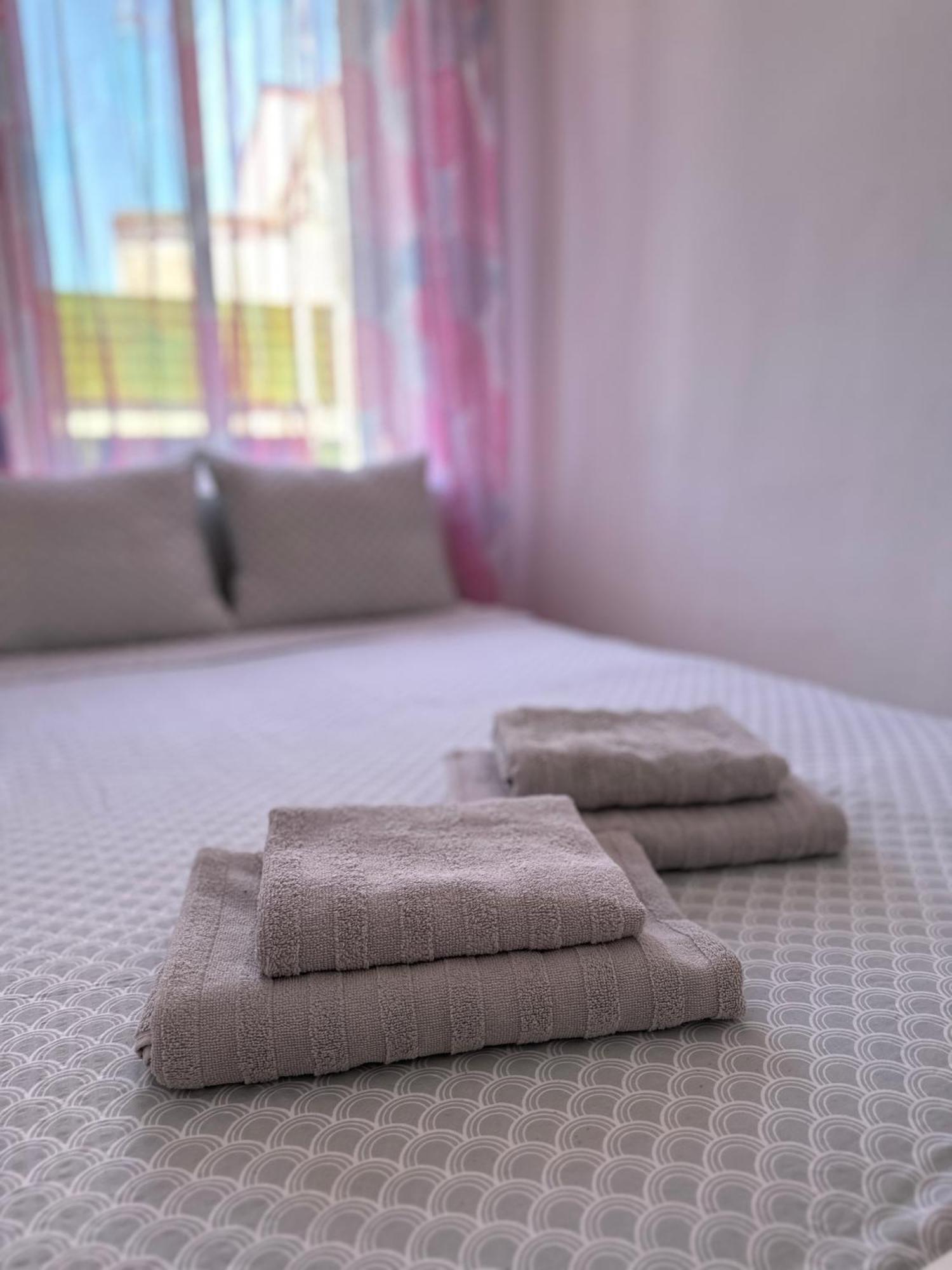 Modern And Bright 5 Bedroom Apartment Del Prado غانديا المظهر الخارجي الصورة