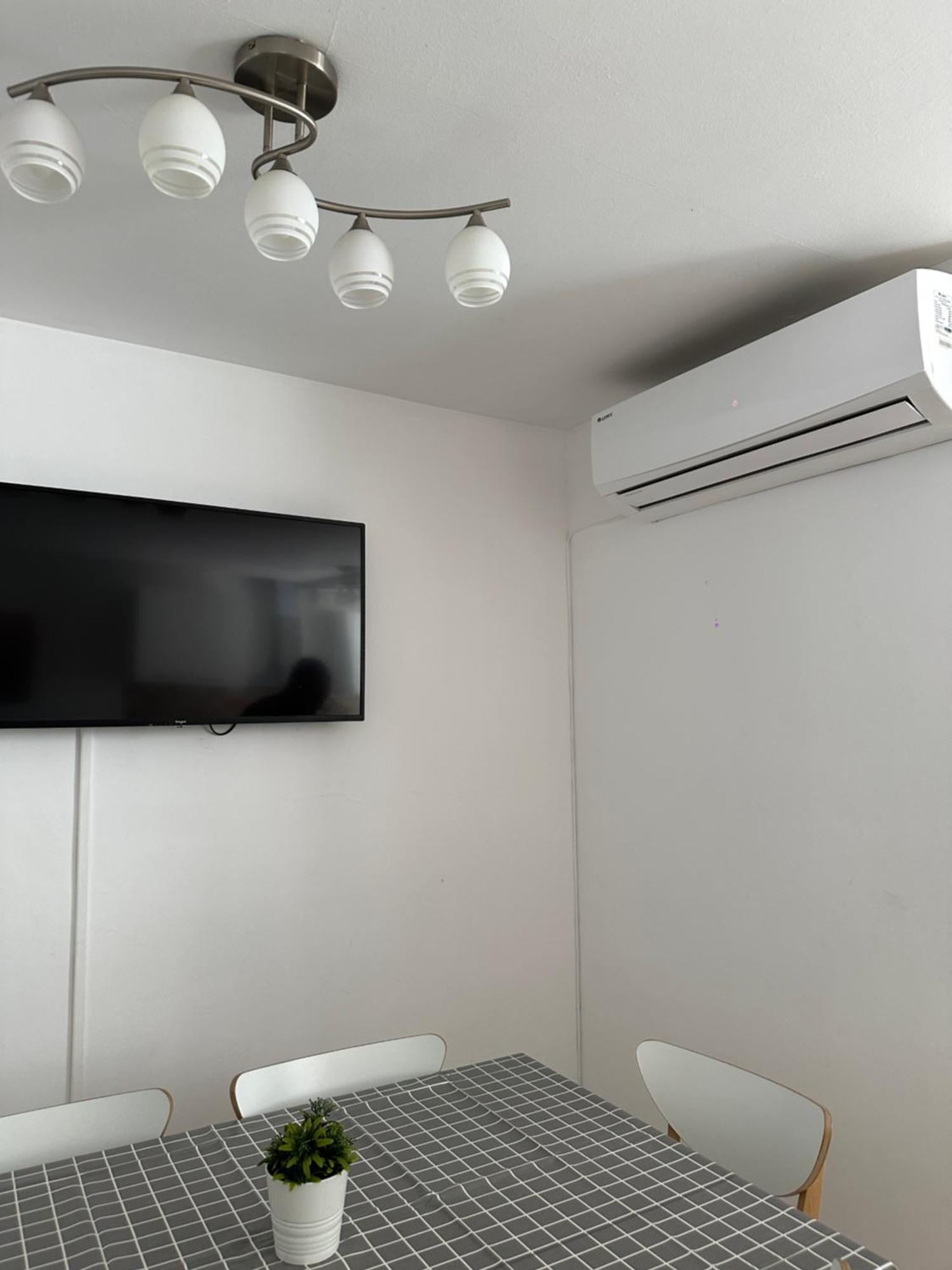 Modern And Bright 5 Bedroom Apartment Del Prado غانديا المظهر الخارجي الصورة