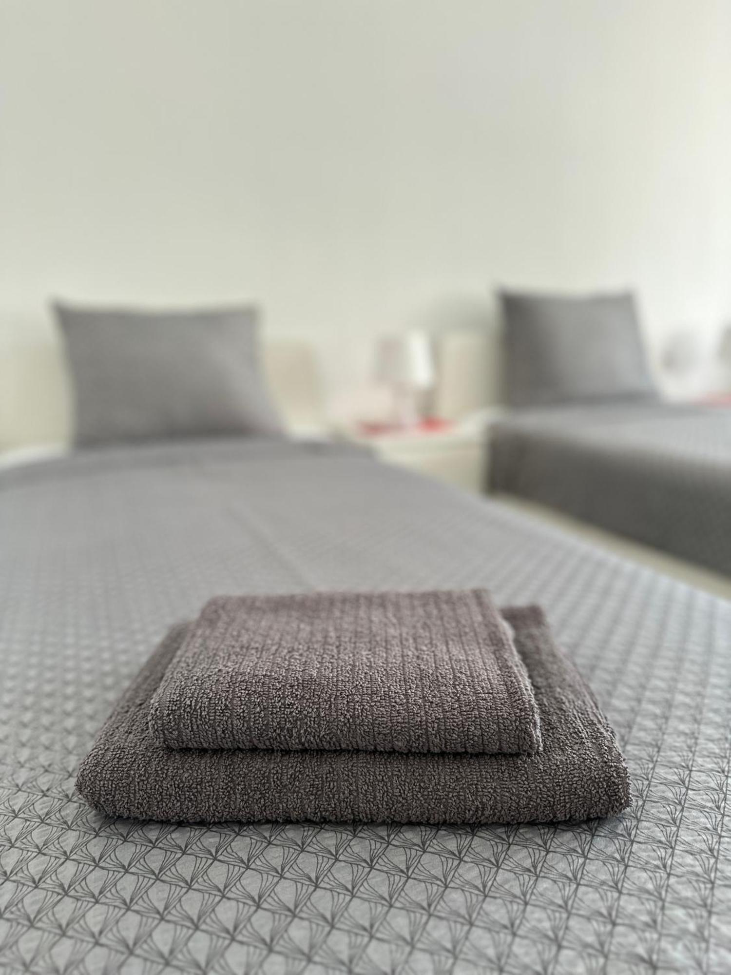 Modern And Bright 5 Bedroom Apartment Del Prado غانديا المظهر الخارجي الصورة